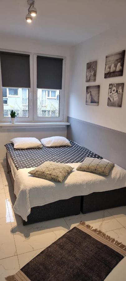 Nighthost Robotnicza 32 M248 Free Parking Wroclaw